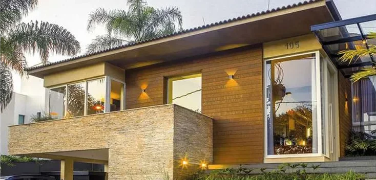 Fachada residencial em madeira ecológica Reset linha Rustik